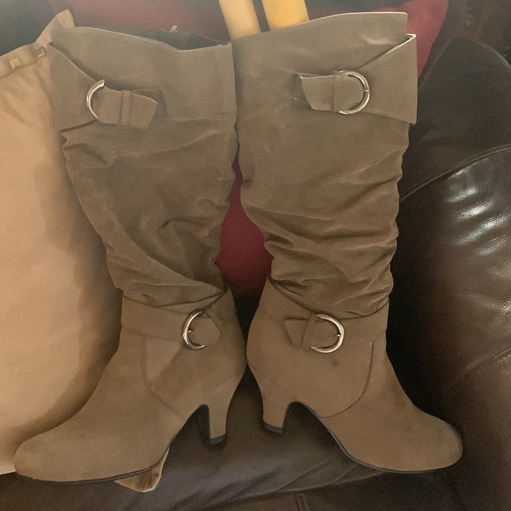 Reneeze Brown boots with heels